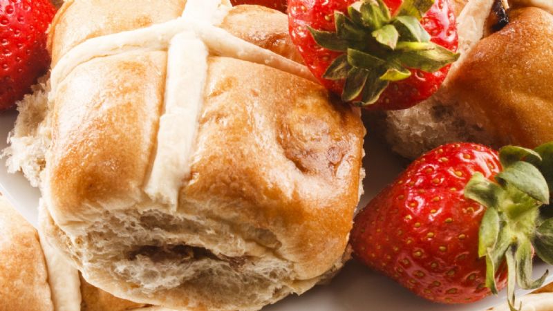 Çilekli Paskalya Çöreği Tarifi