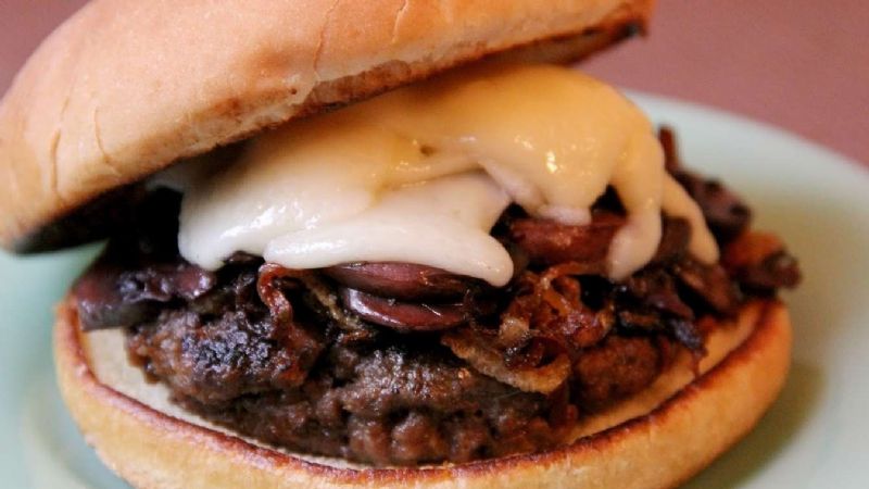 Etli Mantarlı Burger Tarifi