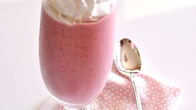 Ev Yapımı Çilekli Kefir (Çilekli Milkshake) Tarifi