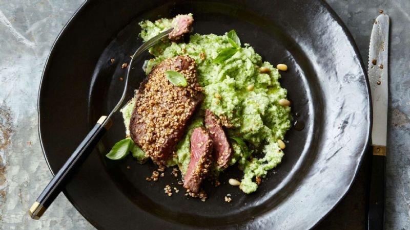 Fasulye Soslu Brokolili Biftek Tarifi