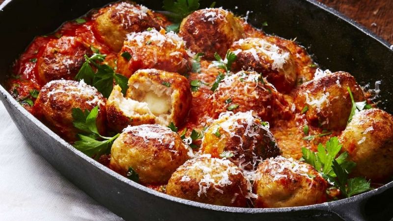 Fırında Mozzarella Peynirli Köfte Tarifi