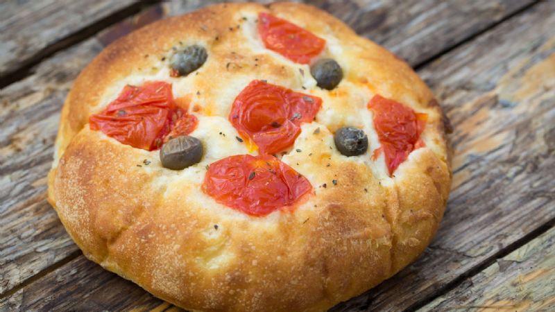 Fırında Sarmısaklı Domatesli Ekmek Tarifi