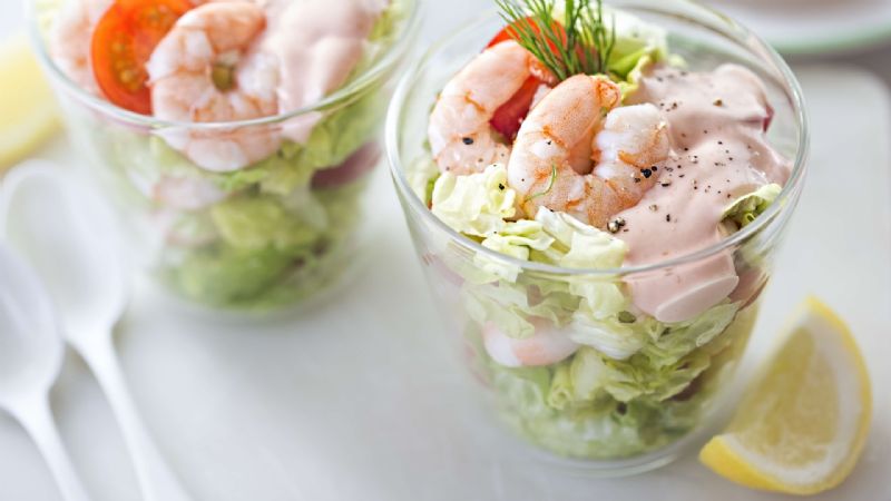 İki Katlı Kokteyl Salata Tarifi