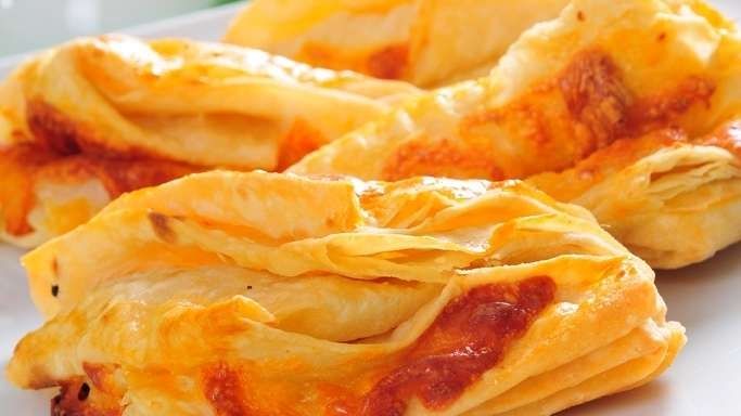 Kaşarlı Milföy Çöreği Tarifi