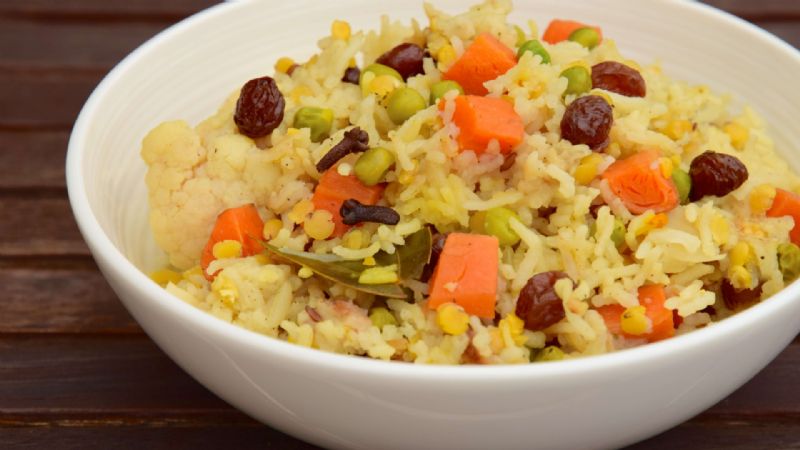 Kuru Üzümlü Karnabahar Salatası Tarifi