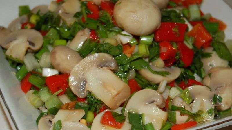 Mantar Salatası Tarifi