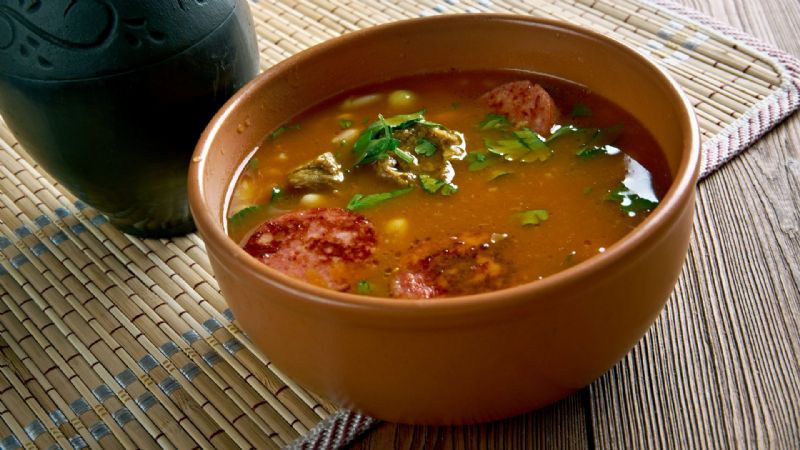 Sucuklu Kuru Fasulye Tarifi