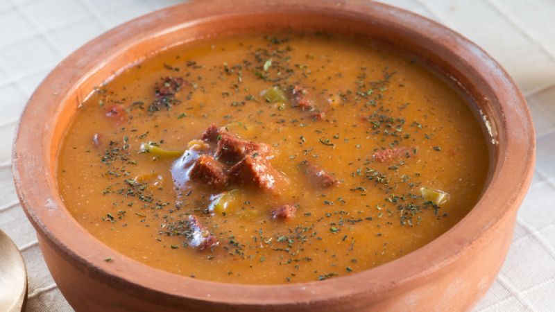 Sucuklu Tarhana Çorbası Tarifi