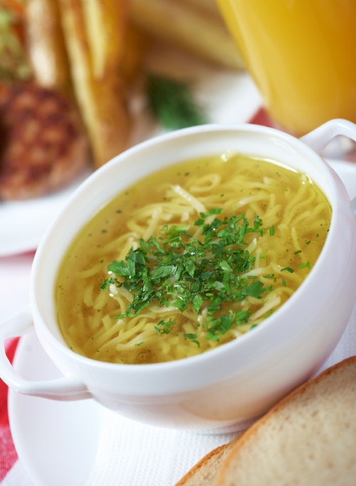 Tel Şehriyeli Konsome Tarifi