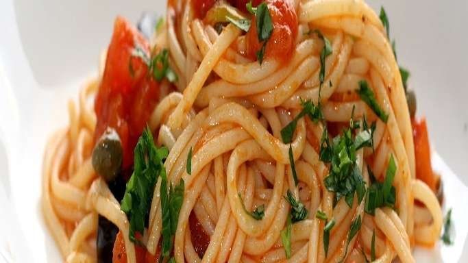 Zeytinli Domatesli Makarna Tarifi